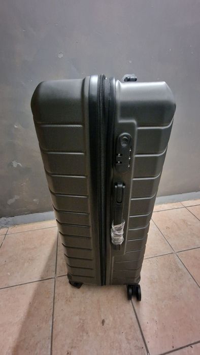 Чемодан новый...