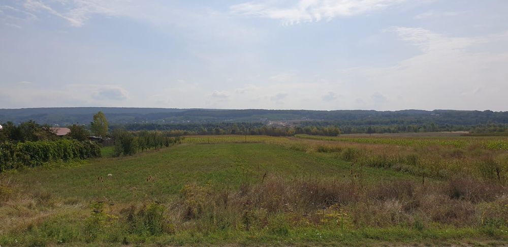 Vând teren intravilan