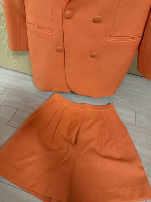 Продам стильный костюм с шортами