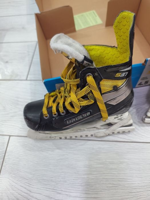 Продам хоккейные коньки