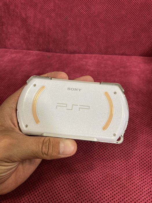 Playstation PSP GO N1006