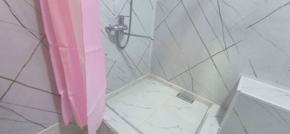 Bekobod tumani yaqinida 3-xonali kvartira ijaraga beriladi