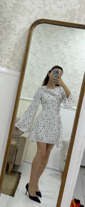 Платье новое в мелкий цветочек