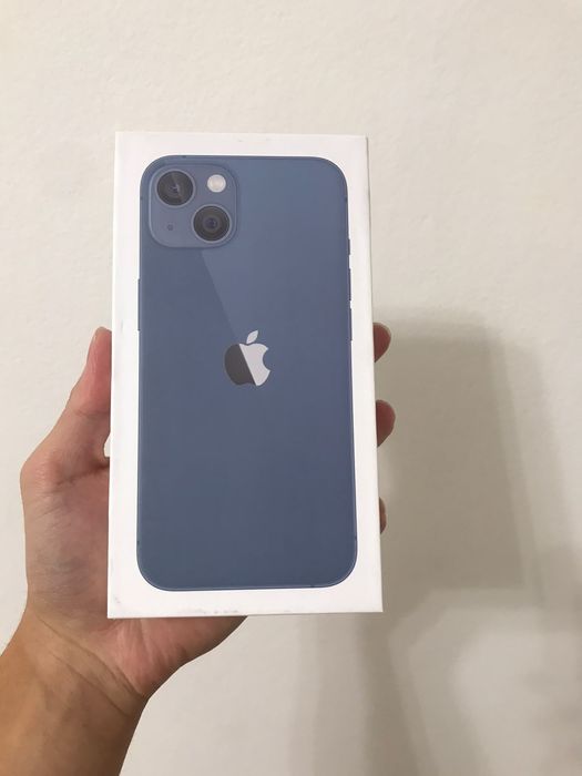 iPhone 13 синий.
