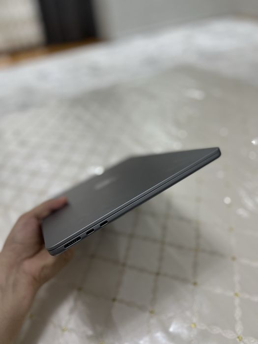 MacBook Air M2 Ideal holatda (2022).