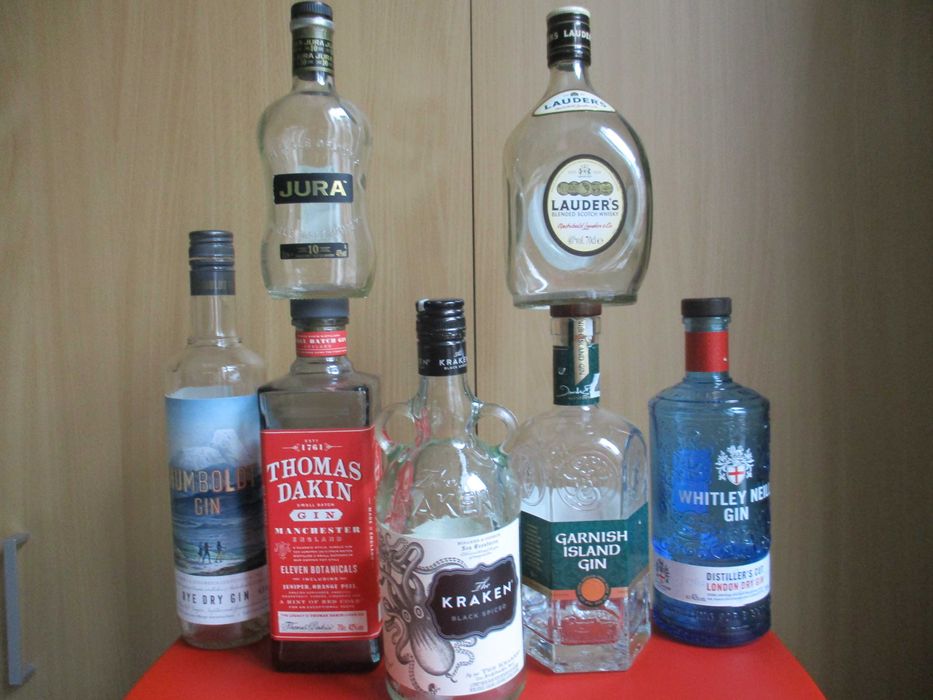 Колекция от стъклени бутилки (уиски и др.)