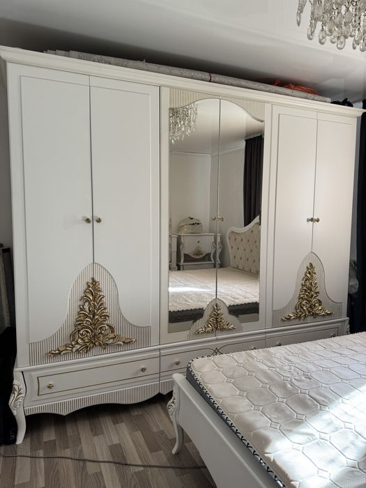 Продам Спальную гарнитуру