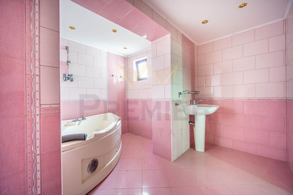 Къща в Добрич, област-с.Тюленово площ 328 цена 199000