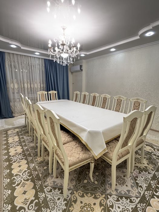 Мебель для гостинной. Стол и стулья