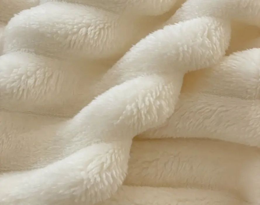 Мягкие теплые пледы