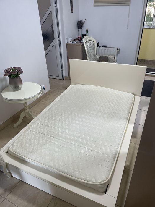 Pat din MDF cu saltea 140x200 si 2 noptiere 50x41x25