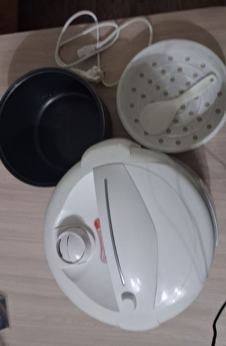 Мультиварка Bene рабочая