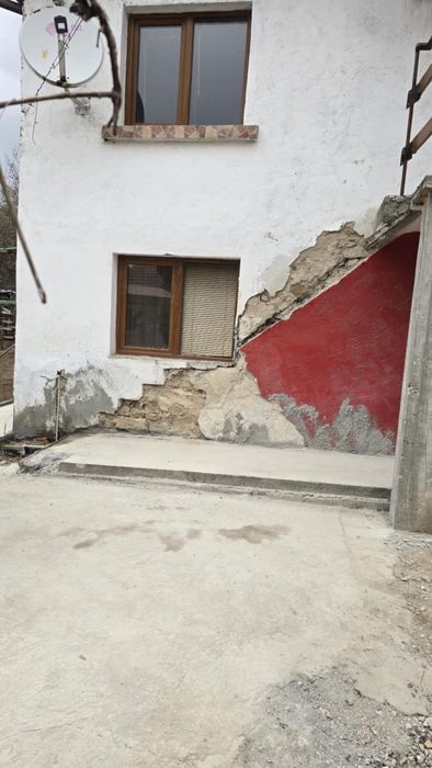 Предлагаме къртене,почистване и извозване на строителни материали.