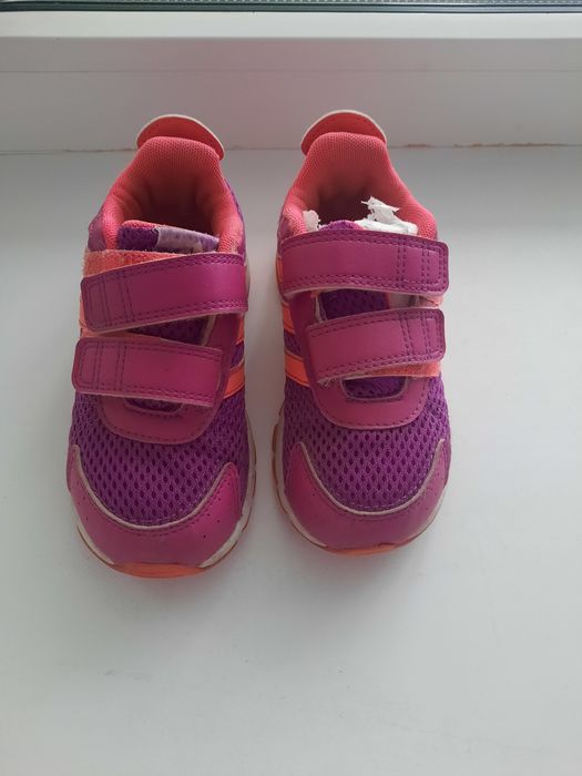 Продам кроссовки адидас для девочки