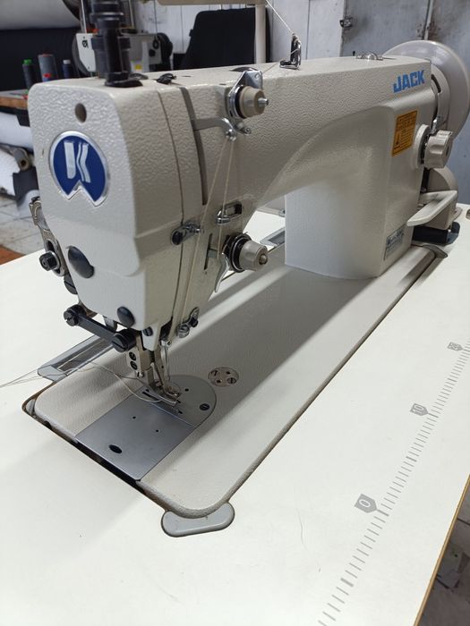 De vânzare masina de cusut Jack model 6380