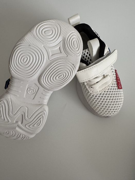 Кроссовки для ребенка