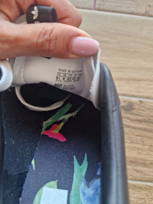 Продавам  Спортни обувки adidas SLEEK SUPER W