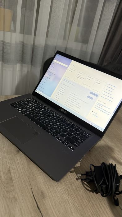Laptop Asus tastatura iluminata Amprenta