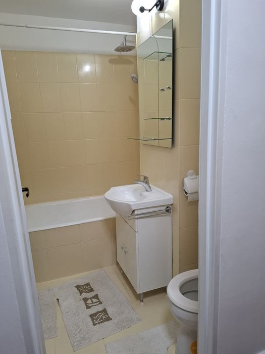 Închiriez garsonieră