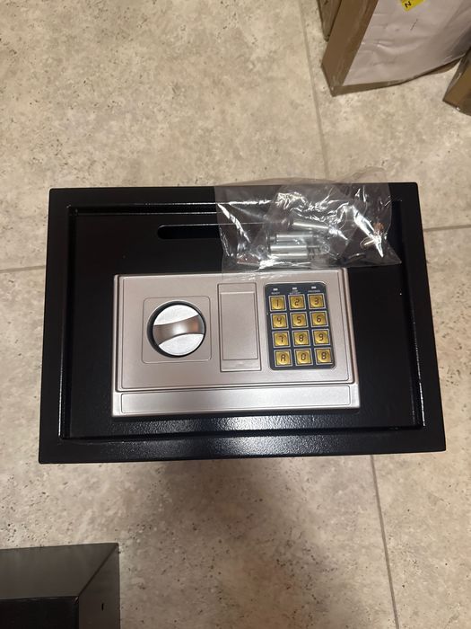 Seif pentru bani și bijuterii