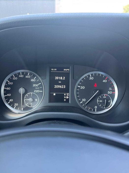 Mercedes Benz Vito 8+1 locuri
