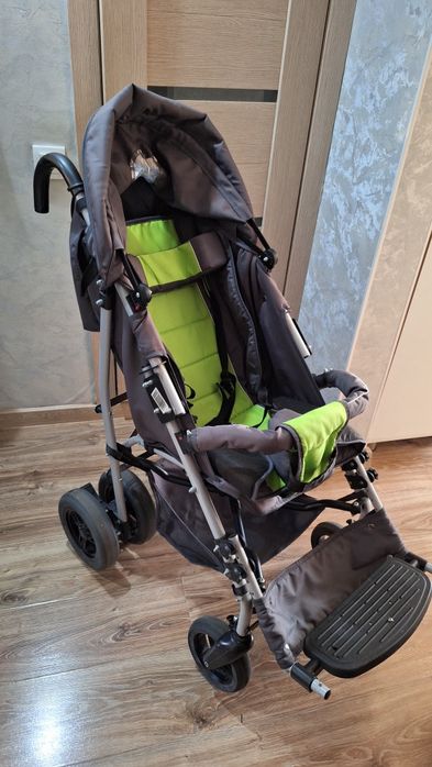 Коляска для детей с дцп