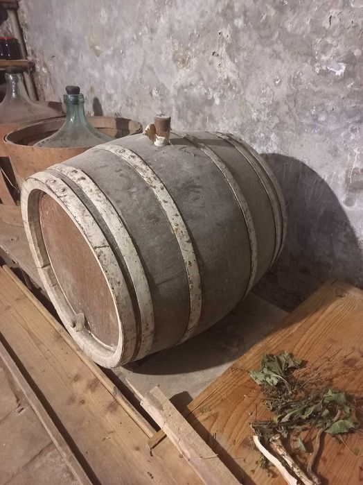 Butoi din lemn pentru vin folosit 140 litri