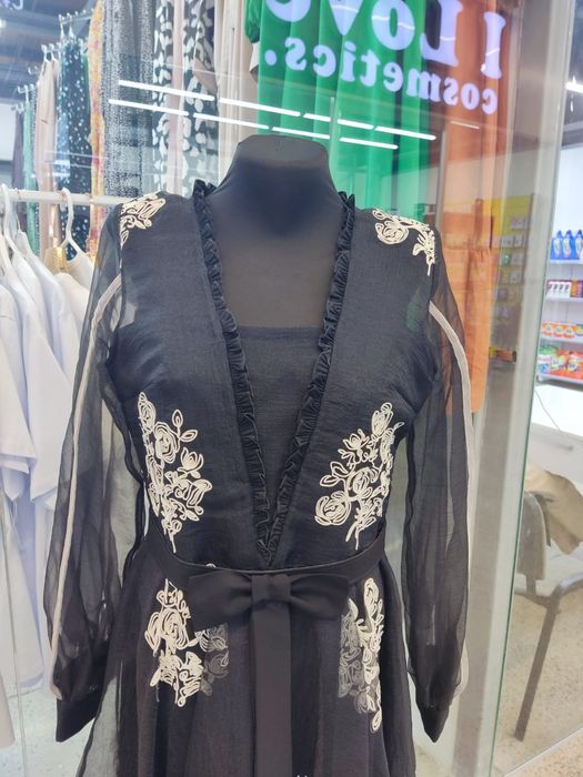 Продаю 2 новые платье