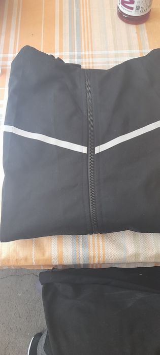 Vând urgent trening marime xl