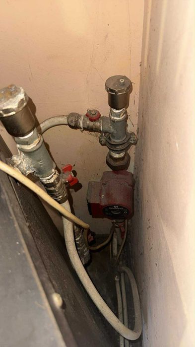 печка за парно, помпа