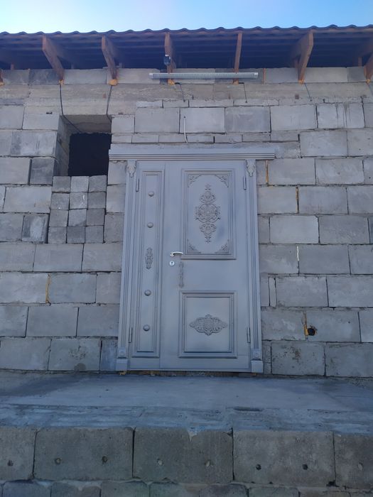 Входной дверь для частного дома