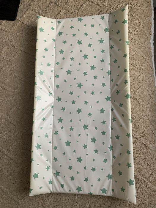 Пеленальная доска на кровать