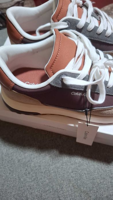 Adidasi Calvin Klein noi cu eticheta marimea 41 piele caprioara plus material 350 lei fix.