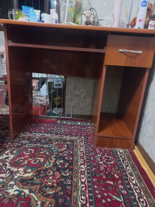Кампьютер учун стол сотилади