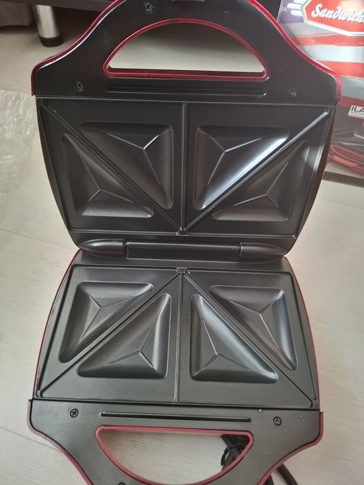 Вафельница новая