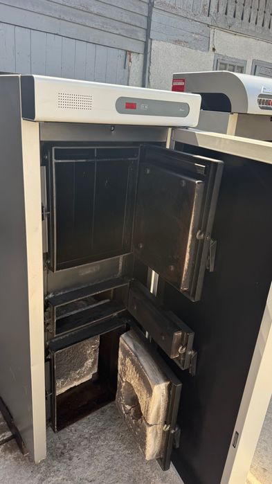 Vând centrale pe lemn Fröling