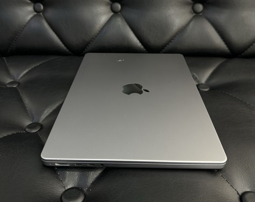 Apple MacBook Pro M2 Pro 16GB\512GB  2023 года в хорошем состояние