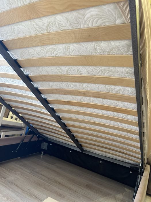 Кровать двуспальная