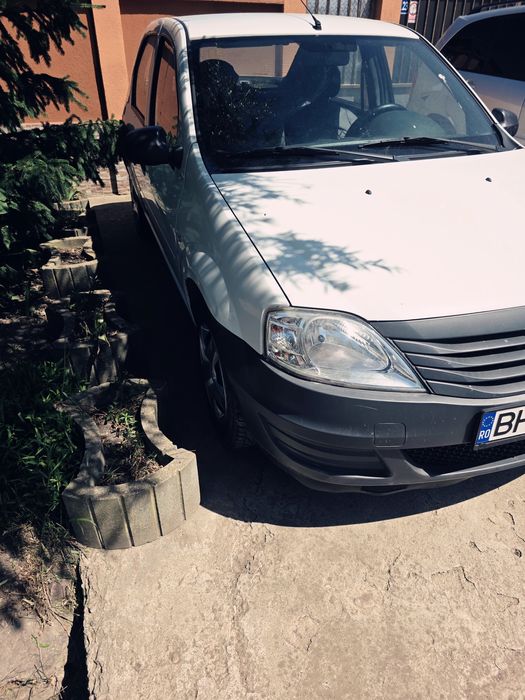 Vând Dacia Logan 2010