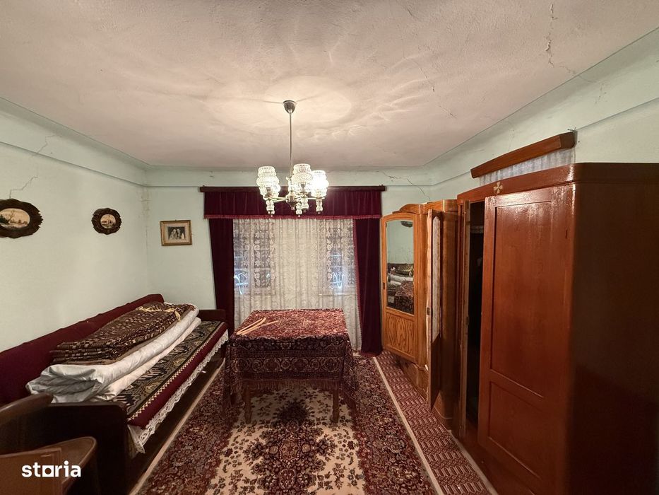 Casă cu curte și anexe în Poiana Sibiului