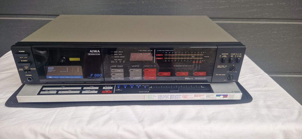 Дек с три глави AIWA F660