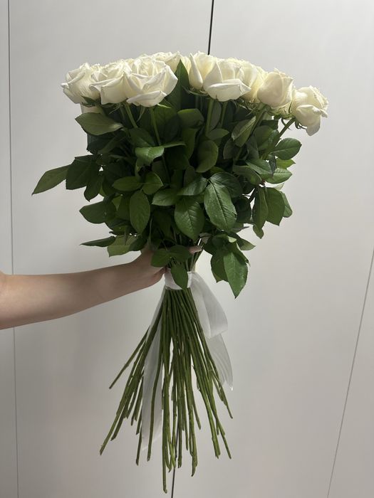 белые метровые розы 51шт