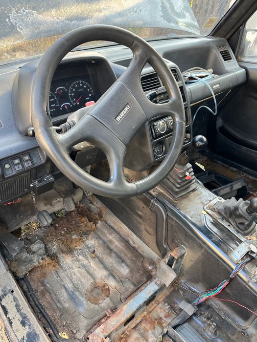 Suzuki vitara 1.6 ЦЯЛА СЕ ПРОДАВА