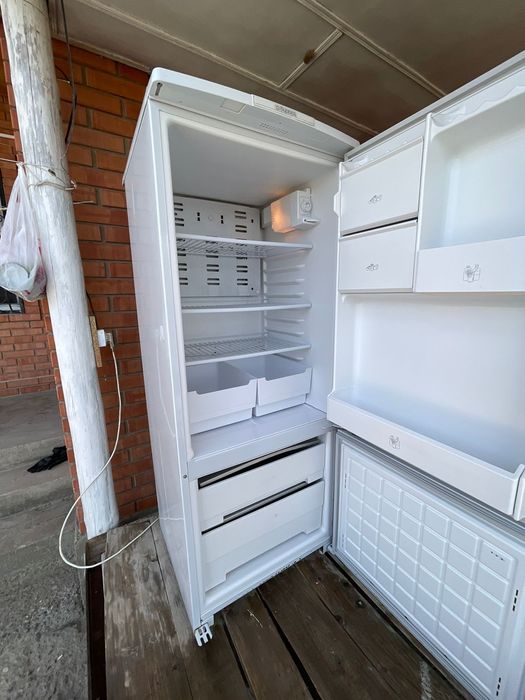 Почти новый холодильник