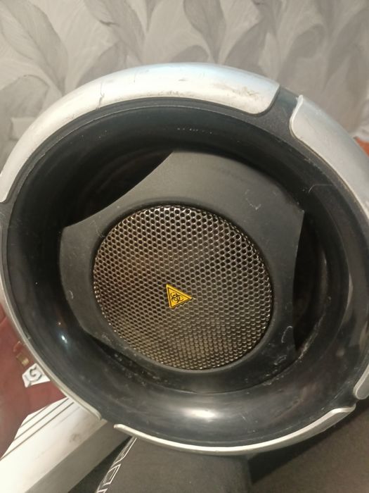 Subwofer și stație de amplificare