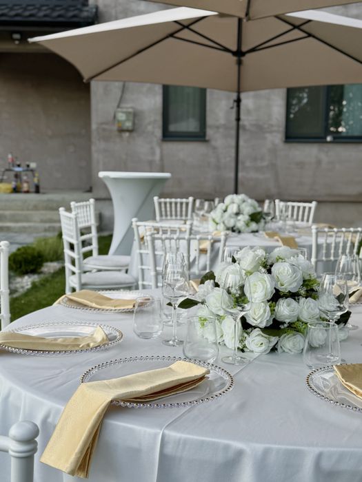 Închiriem mese, scaune, corturi, vesela, umbrele