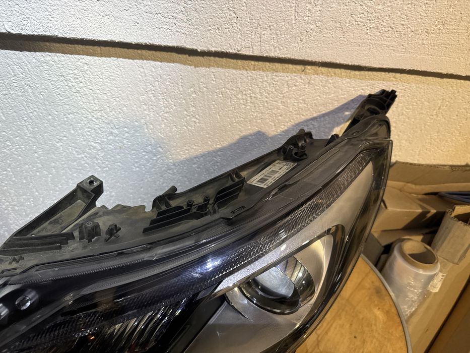Far peugeot 2008 stanga halogen stare inpecabila