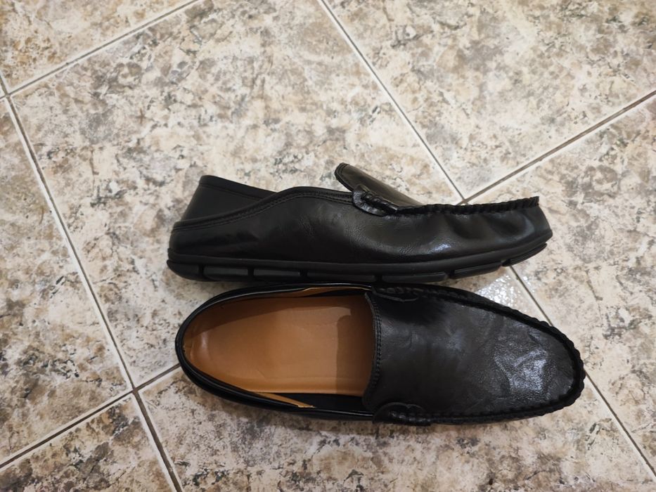 Черни кожени мокасини