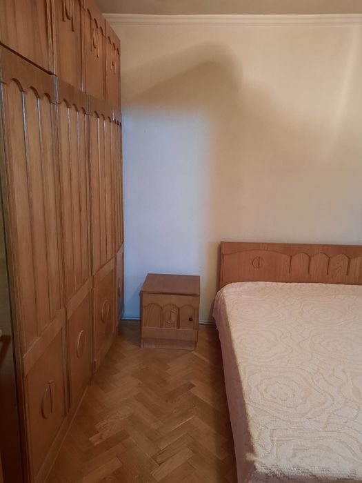 Închiriez apartament în Trivale.