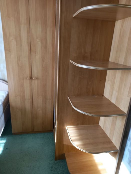 Шкаф угловой плательный